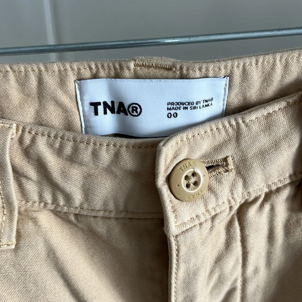 Aritzia Tna Supply Cargo Pant in Beige Size 00 Short - Picture 5 of 11